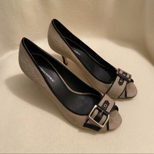 ✨GUC Banana Republic Linen Peep Toe Kitten Heels